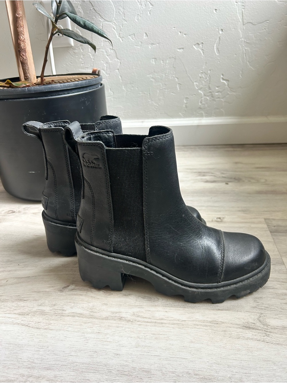 Sorel Black Leather Chelsea Lug Ankle Boots